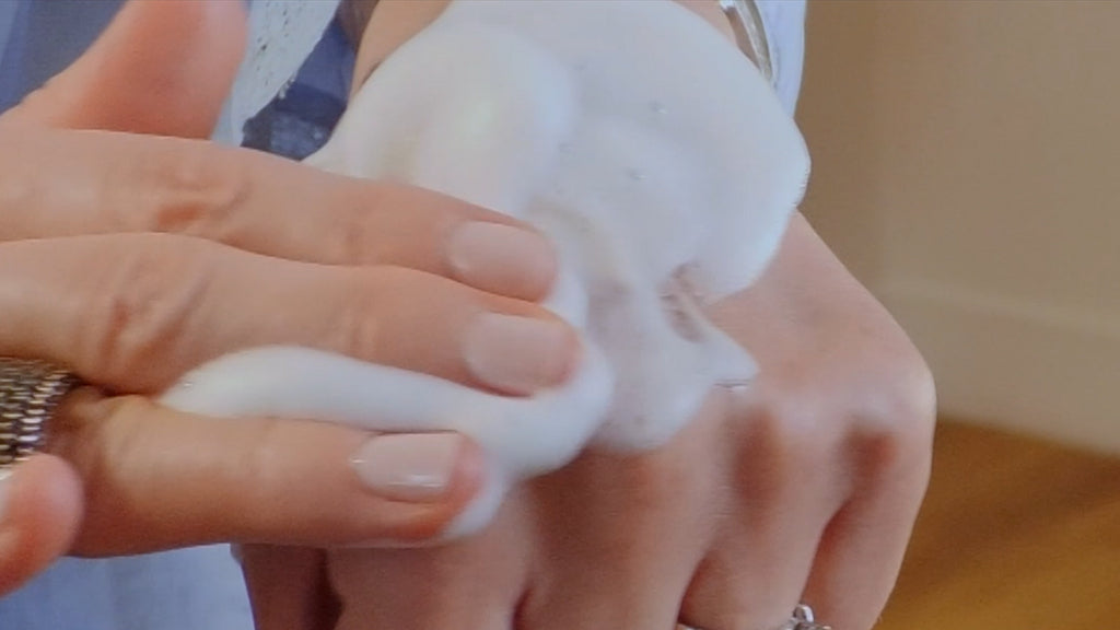 朝の洗顔:美しい肌のための必須ステップ